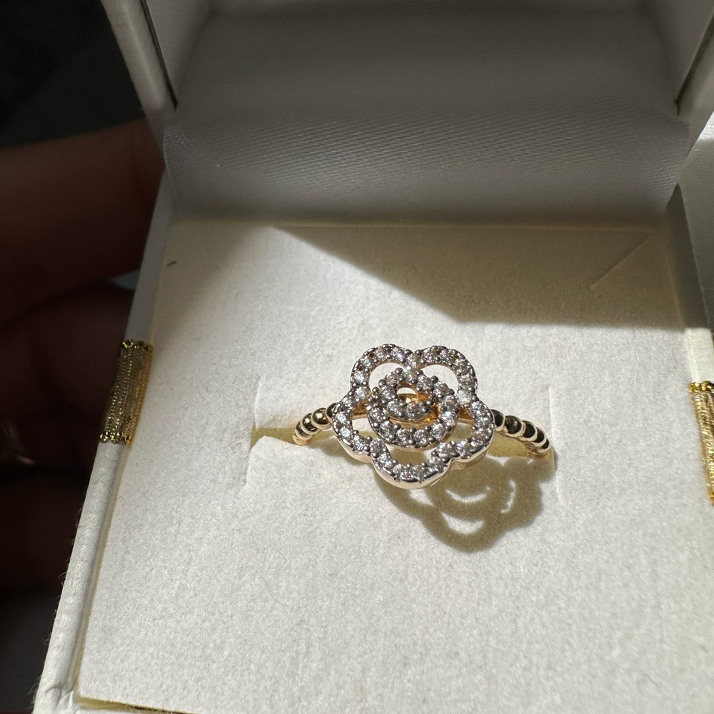 ***SOLD*** 10K gold + little diamonds size 6.5